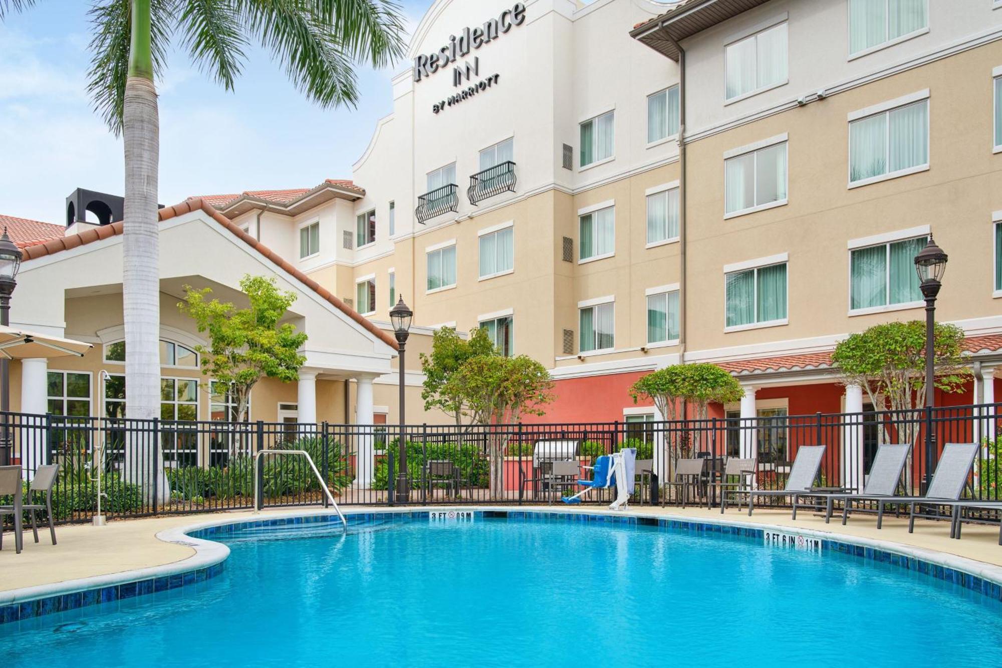 Residence Inn By Marriott Fort Myers At I-75 And Gulf Coast Town Center Estero Exterior foto