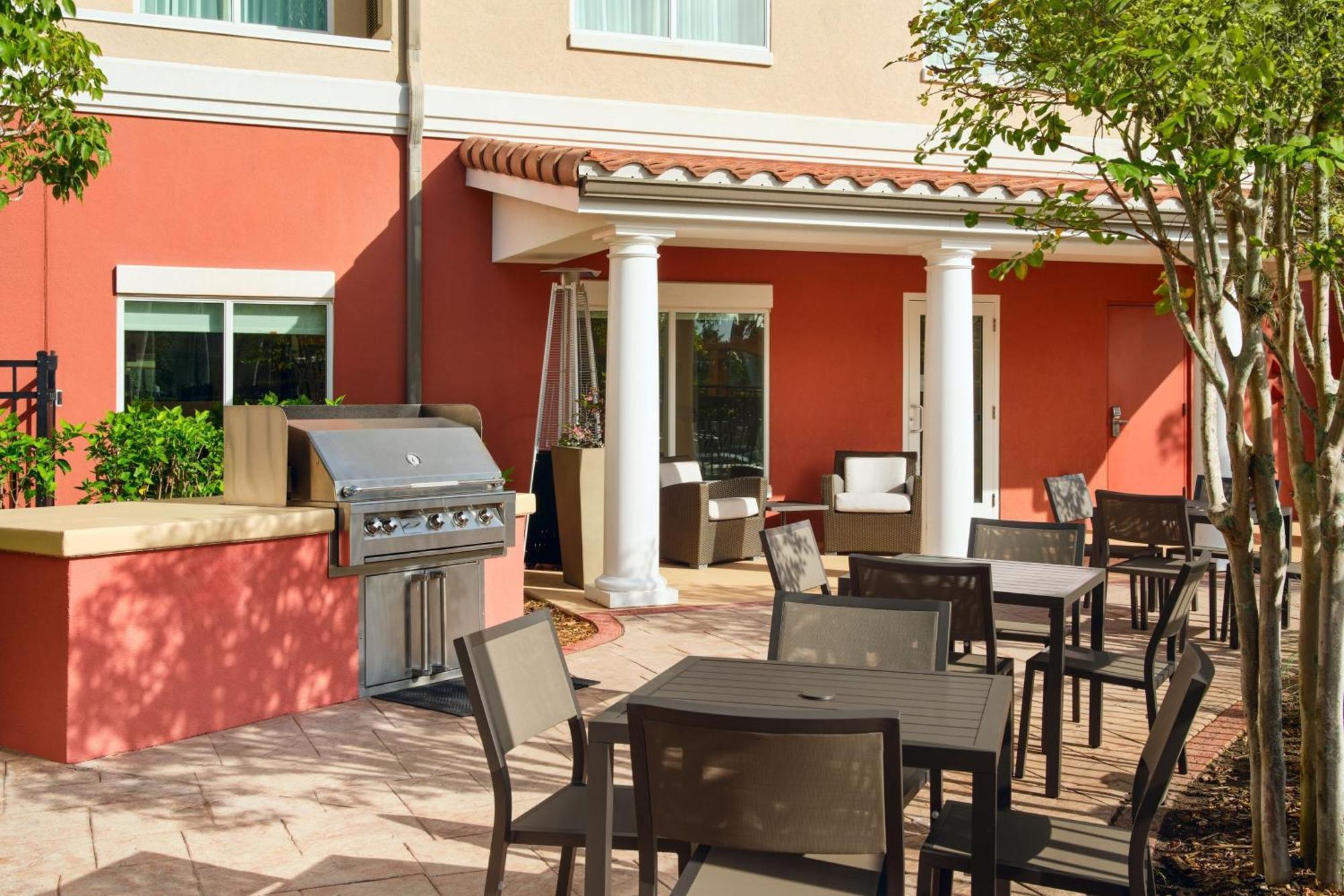 Residence Inn By Marriott Fort Myers At I-75 And Gulf Coast Town Center Estero Exterior foto