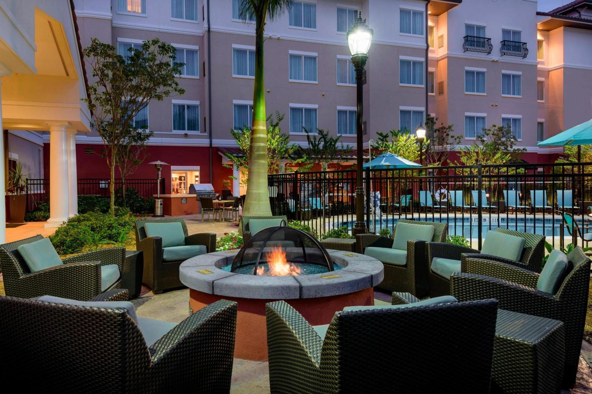 Residence Inn By Marriott Fort Myers At I-75 And Gulf Coast Town Center Estero Exterior foto